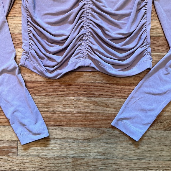 Dynamite Ruched Long-Sleeve Cropped Top - Picture 5 of 7